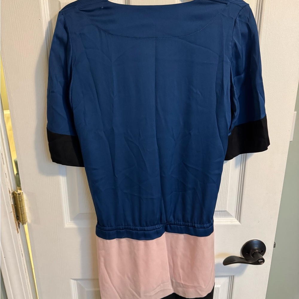 ❤️SALE !Diane Von Furstenberg Silk  Blue and Pink  Midi Dress Sz 2 BEAUTIFUL 🔥 - Picture 3 of 5